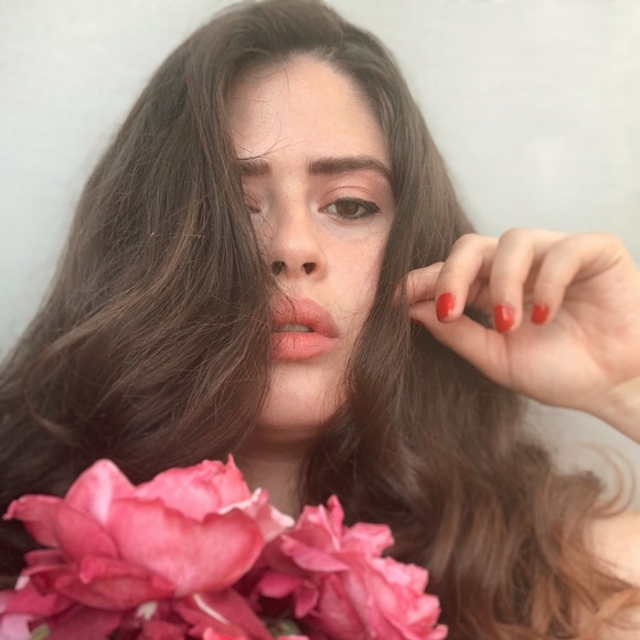 Meet your Posher, Eunise - Picture 2 of 3